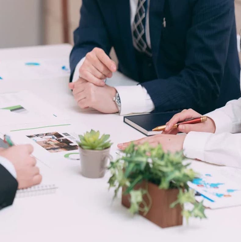 記者に伺い支援します。アンリーシュ・パートナーズ